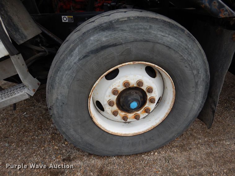 image for item AF9733 2009 Peterbilt PB320  refuse truck