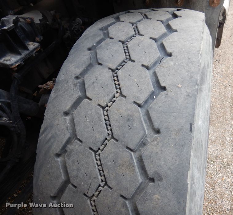 image for item AF9733 2009 Peterbilt PB320  refuse truck