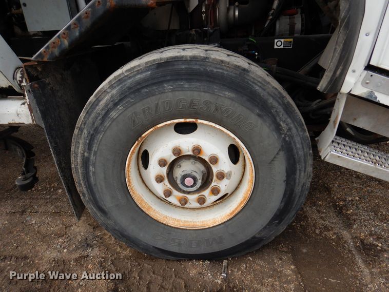 image for item AF9733 2009 Peterbilt PB320  refuse truck