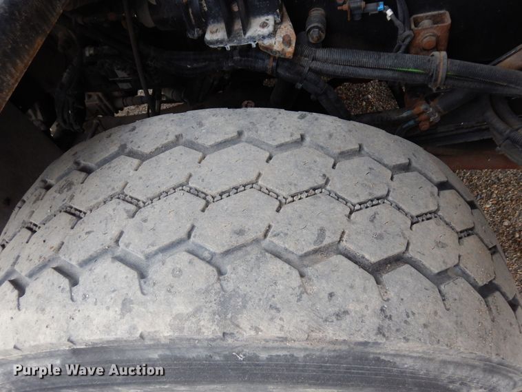 image for item AF9733 2009 Peterbilt PB320  refuse truck