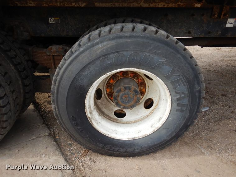 image for item AF9733 2009 Peterbilt PB320  refuse truck