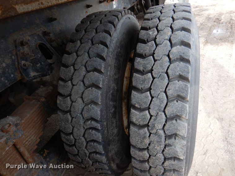 image for item AF9733 2009 Peterbilt PB320  refuse truck