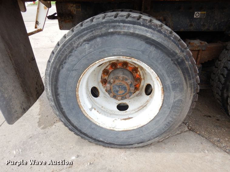 image for item AF9733 2009 Peterbilt PB320  refuse truck