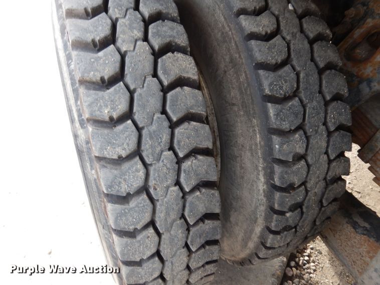 image for item AF9733 2009 Peterbilt PB320  refuse truck