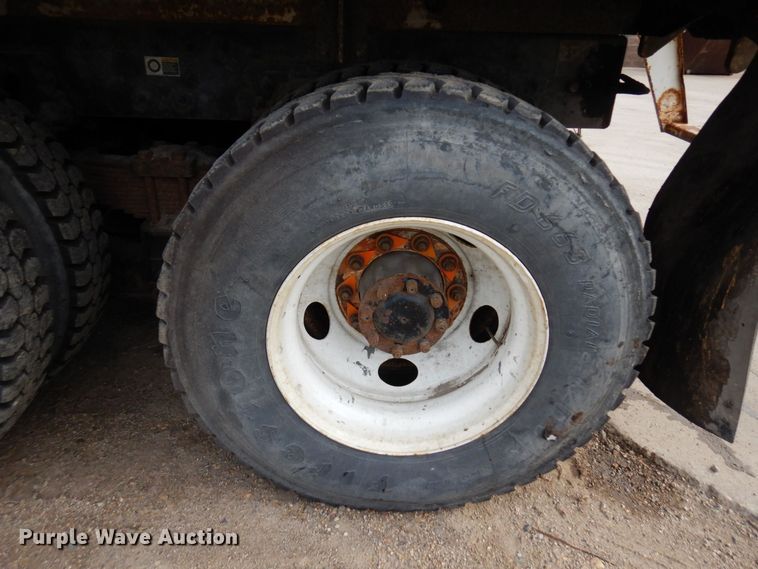 image for item AF9733 2009 Peterbilt PB320  refuse truck