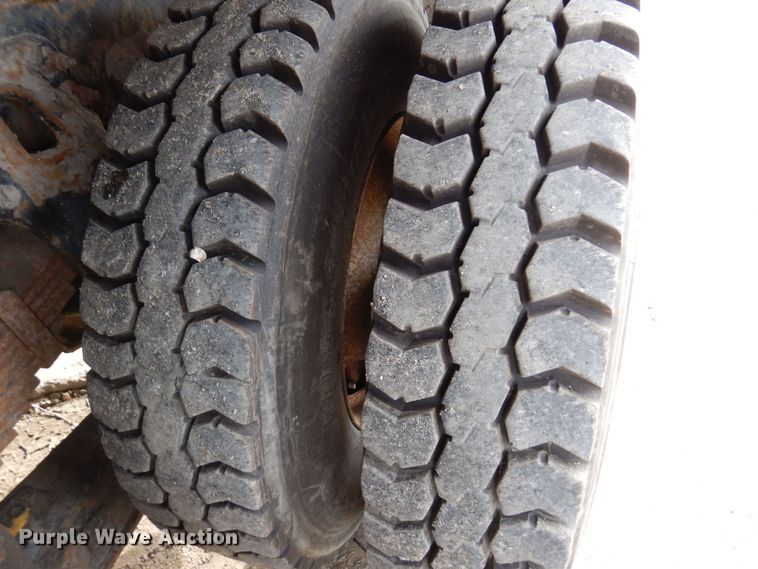 image for item AF9733 2009 Peterbilt PB320  refuse truck