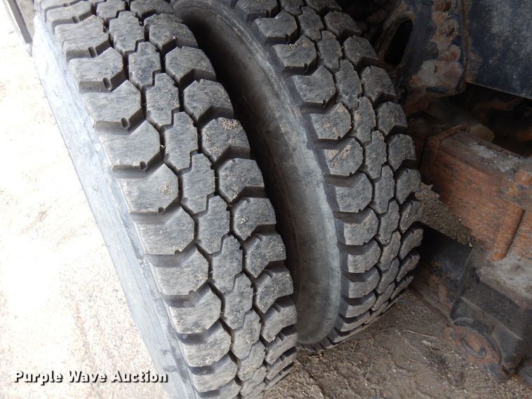 image for item AF9733 2009 Peterbilt PB320  refuse truck