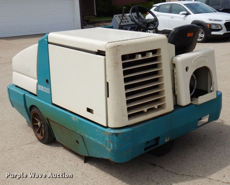 image for item AF9747 Tennant 6500  sweeper