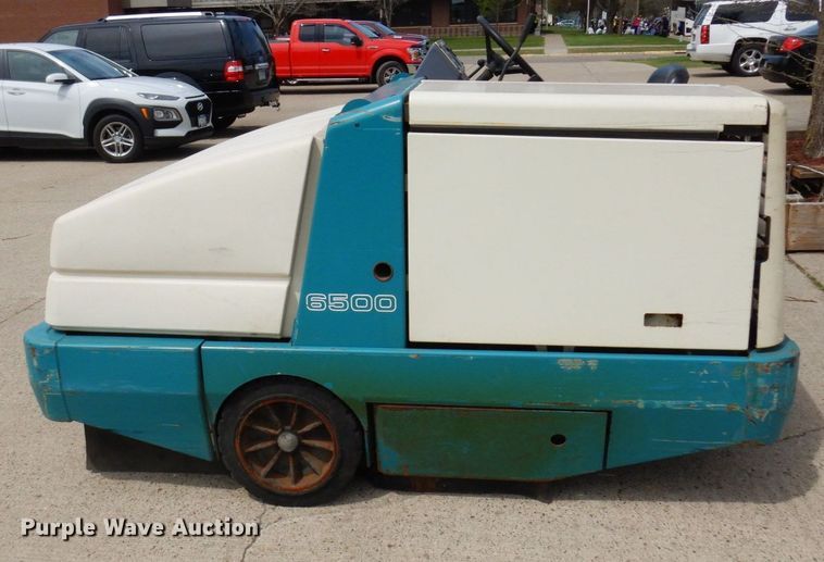 image for item AF9747 Tennant 6500  sweeper