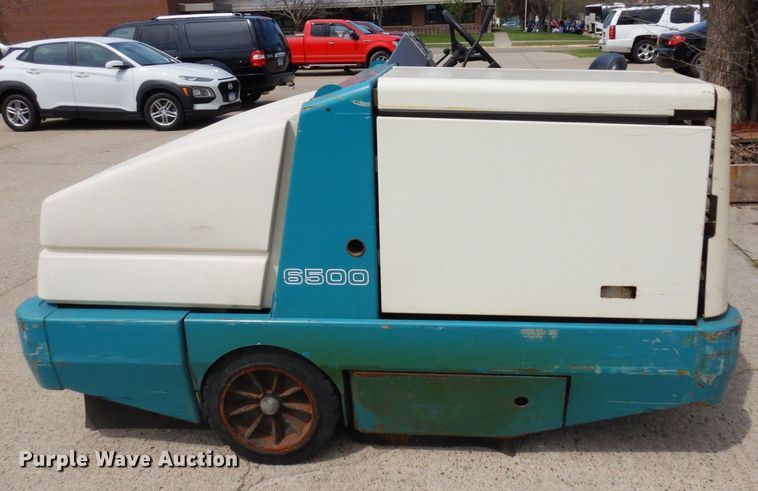 image for item AF9747 Tennant 6500  sweeper