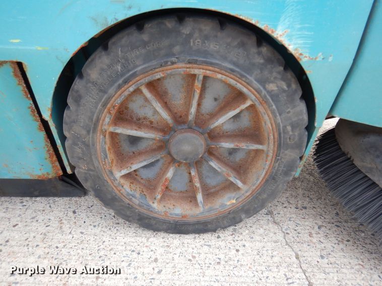 image for item AF9747 Tennant 6500  sweeper