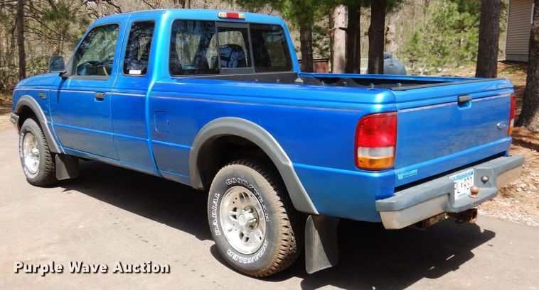 image for item AF9749 1994 Ford Ranger XLT  SuperCab pickup truck