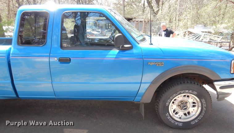 image for item AF9749 1994 Ford Ranger XLT  SuperCab pickup truck