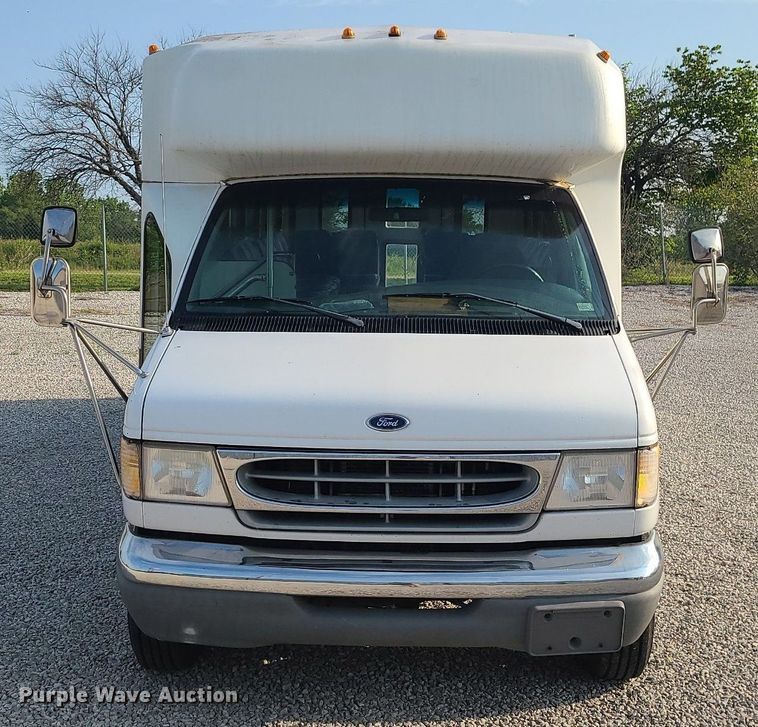 image for item DC6060 1998 Ford Econoline E450 Super Duty  shuttle bus
