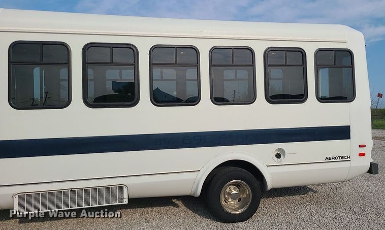 image for item DC6060 1998 Ford Econoline E450 Super Duty  shuttle bus