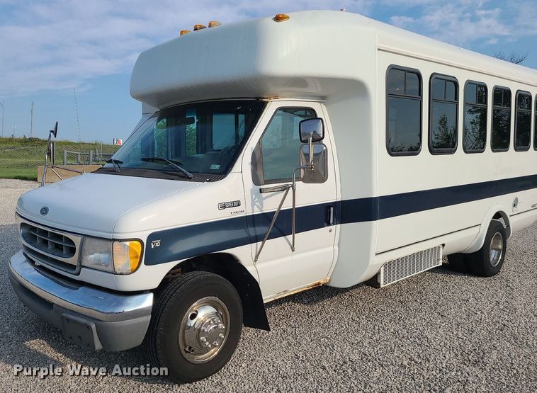 image for item DC6060 1998 Ford Econoline E450 Super Duty  shuttle bus