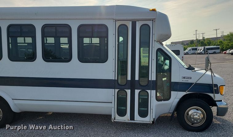 image for item DC6060 1998 Ford Econoline E450 Super Duty  shuttle bus
