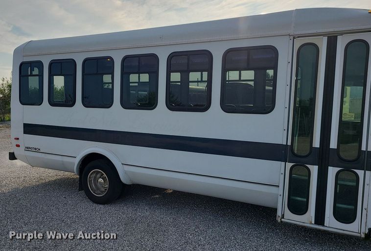 image for item DC6060 1998 Ford Econoline E450 Super Duty  shuttle bus