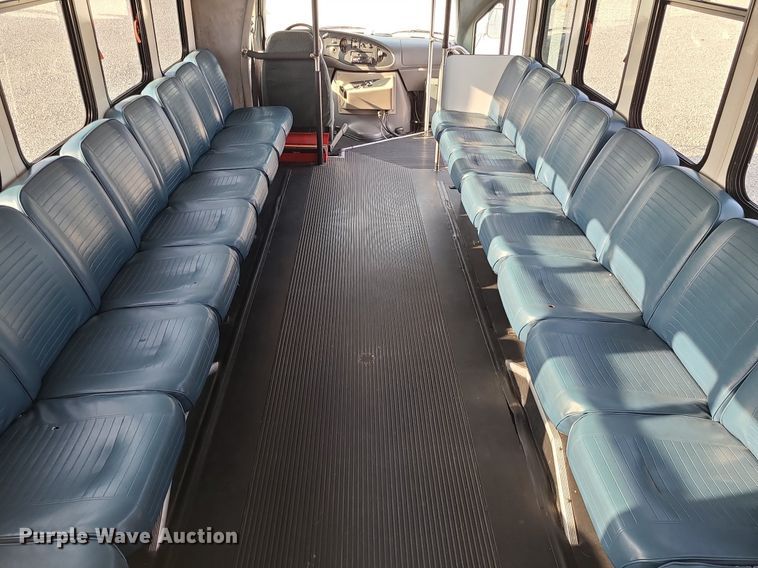 image for item DC6060 1998 Ford Econoline E450 Super Duty  shuttle bus