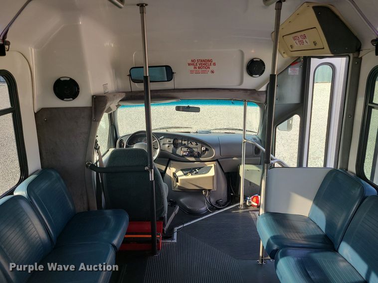 image for item DC6060 1998 Ford Econoline E450 Super Duty  shuttle bus