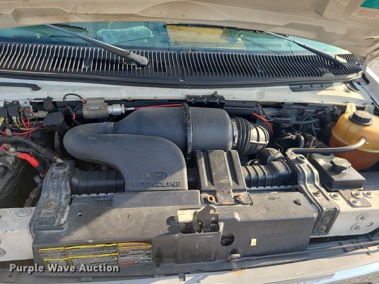 image for item DC6060 1998 Ford Econoline E450 Super Duty  shuttle bus