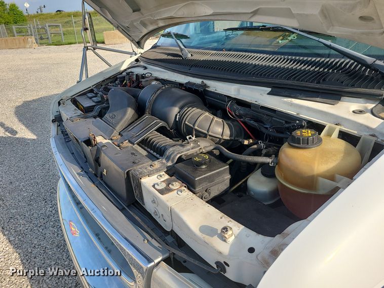 image for item DC6060 1998 Ford Econoline E450 Super Duty  shuttle bus