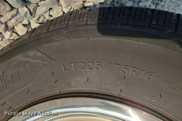 image for item DC6060 1998 Ford Econoline E450 Super Duty  shuttle bus