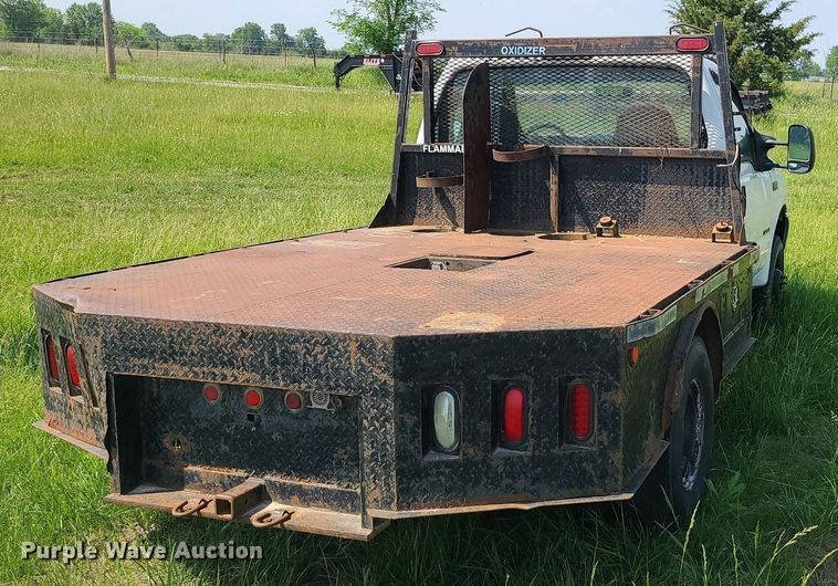 image for item DC6064 2002 Ford F350 Super Duty XL  flatbed pickup truck
