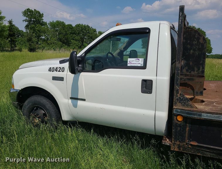 image for item DC6064 2002 Ford F350 Super Duty XL  flatbed pickup truck