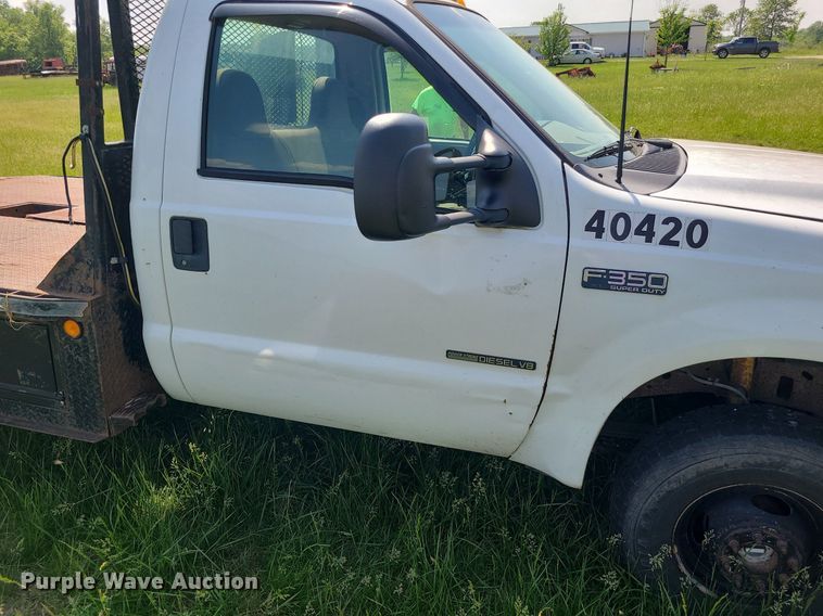 image for item DC6064 2002 Ford F350 Super Duty XL  flatbed pickup truck