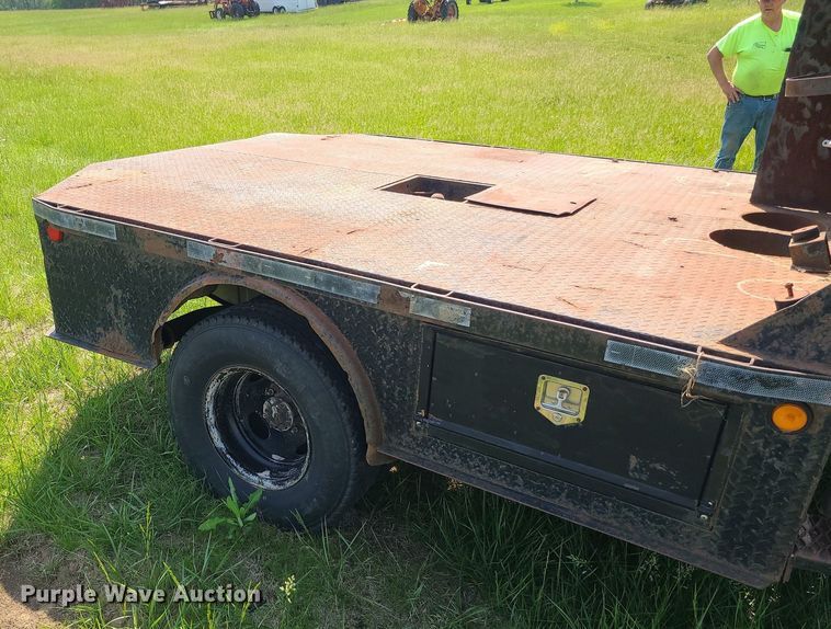 image for item DC6064 2002 Ford F350 Super Duty XL  flatbed pickup truck