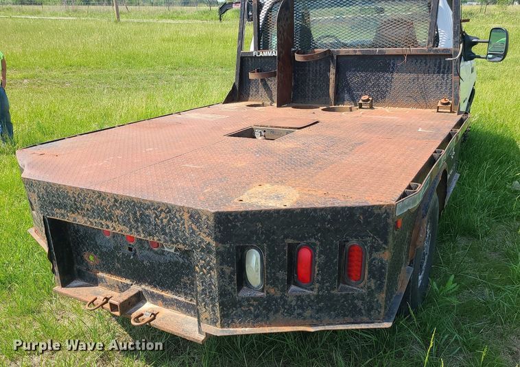 image for item DC6064 2002 Ford F350 Super Duty XL  flatbed pickup truck