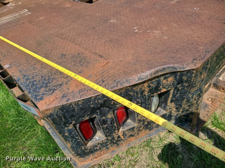 image for item DC6064 2002 Ford F350 Super Duty XL  flatbed pickup truck