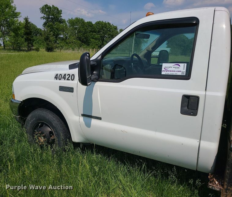 image for item DC6064 2002 Ford F350 Super Duty XL  flatbed pickup truck