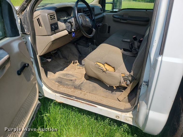 image for item DC6064 2002 Ford F350 Super Duty XL  flatbed pickup truck