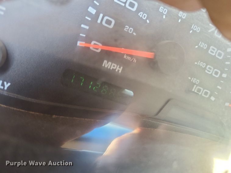 image for item DC6064 2002 Ford F350 Super Duty XL  flatbed pickup truck