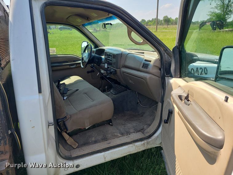 image for item DC6064 2002 Ford F350 Super Duty XL  flatbed pickup truck