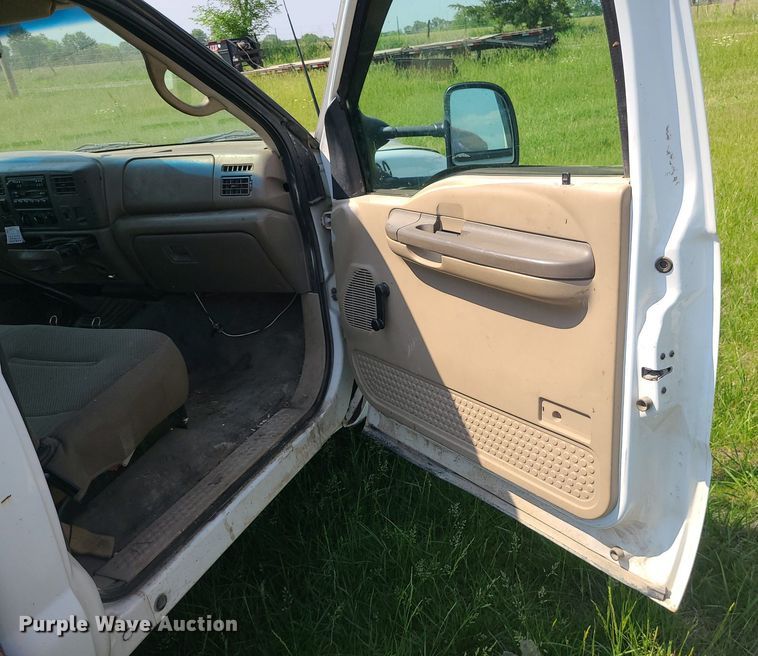 image for item DC6064 2002 Ford F350 Super Duty XL  flatbed pickup truck