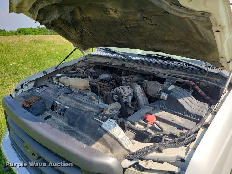 image for item DC6064 2002 Ford F350 Super Duty XL  flatbed pickup truck