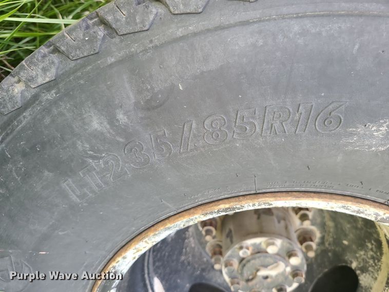 image for item DC6064 2002 Ford F350 Super Duty XL  flatbed pickup truck