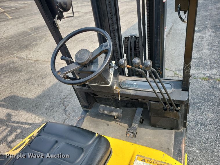 image for item DC6073 Yale GLC030AFNUAE083  forklift