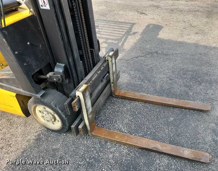 image for item DC6073 Yale GLC030AFNUAE083  forklift