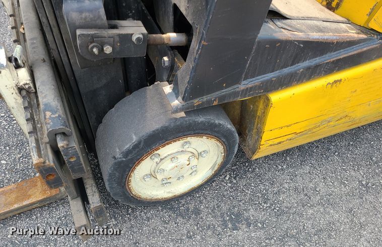 image for item DC6073 Yale GLC030AFNUAE083  forklift