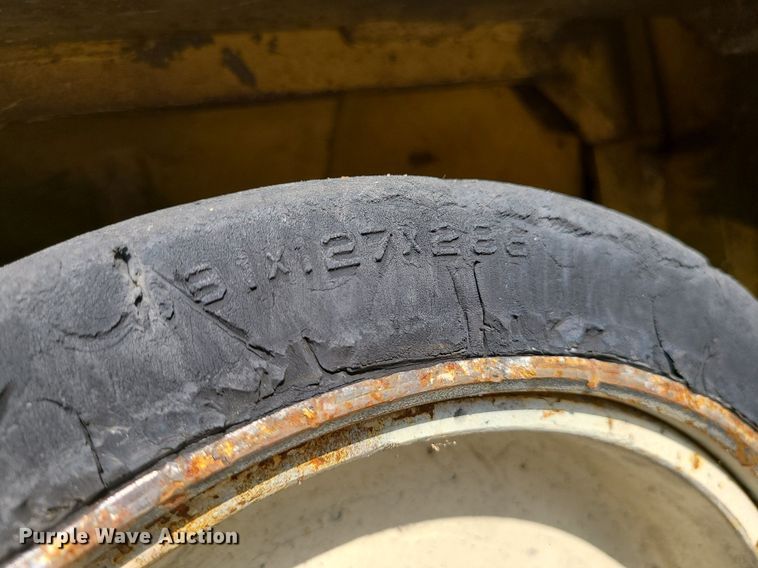 image for item DC6073 Yale GLC030AFNUAE083  forklift