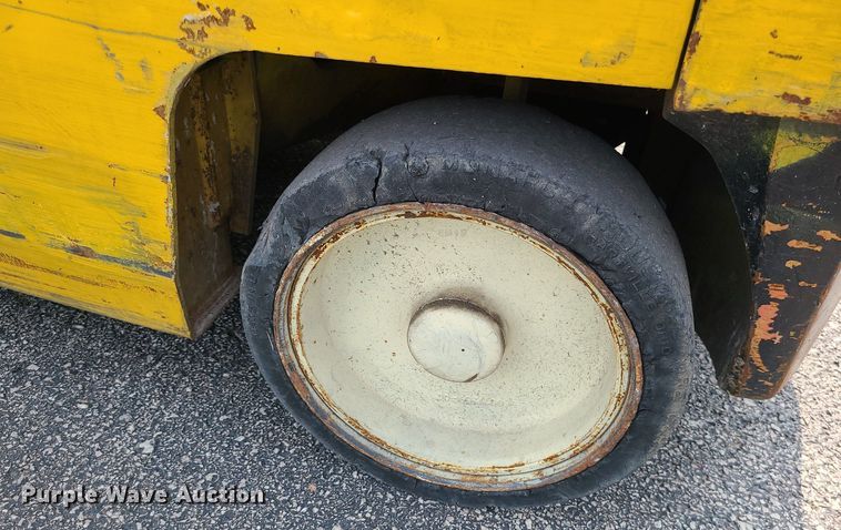 image for item DC6073 Yale GLC030AFNUAE083  forklift