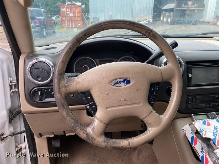image for item DI7753 2005 Ford Expedition  SUV