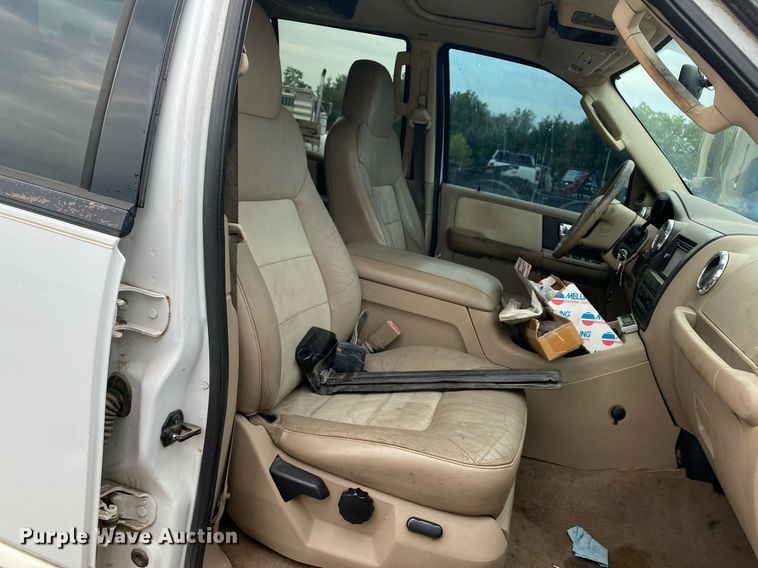 image for item DI7753 2005 Ford Expedition  SUV