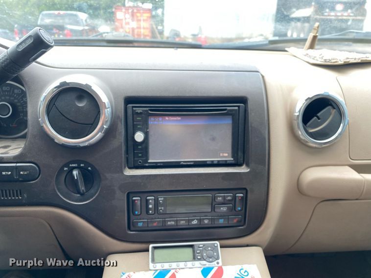 image for item DI7753 2005 Ford Expedition  SUV