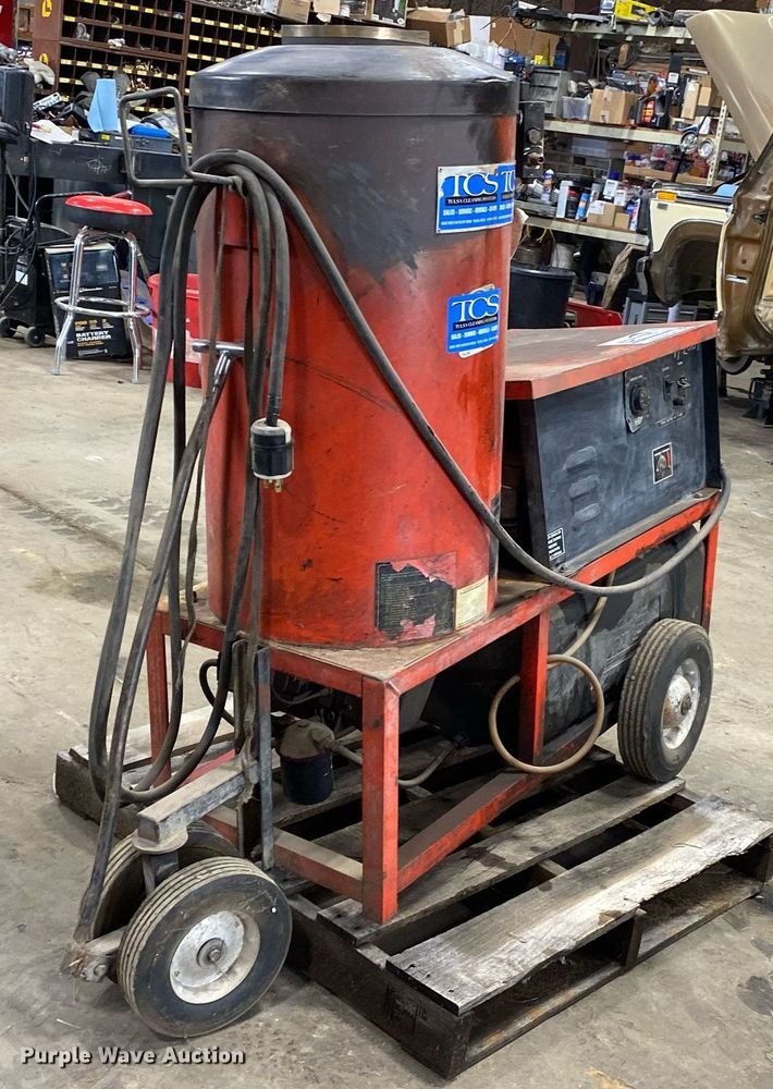 image for item DI7764 Hotsy  pressure washer