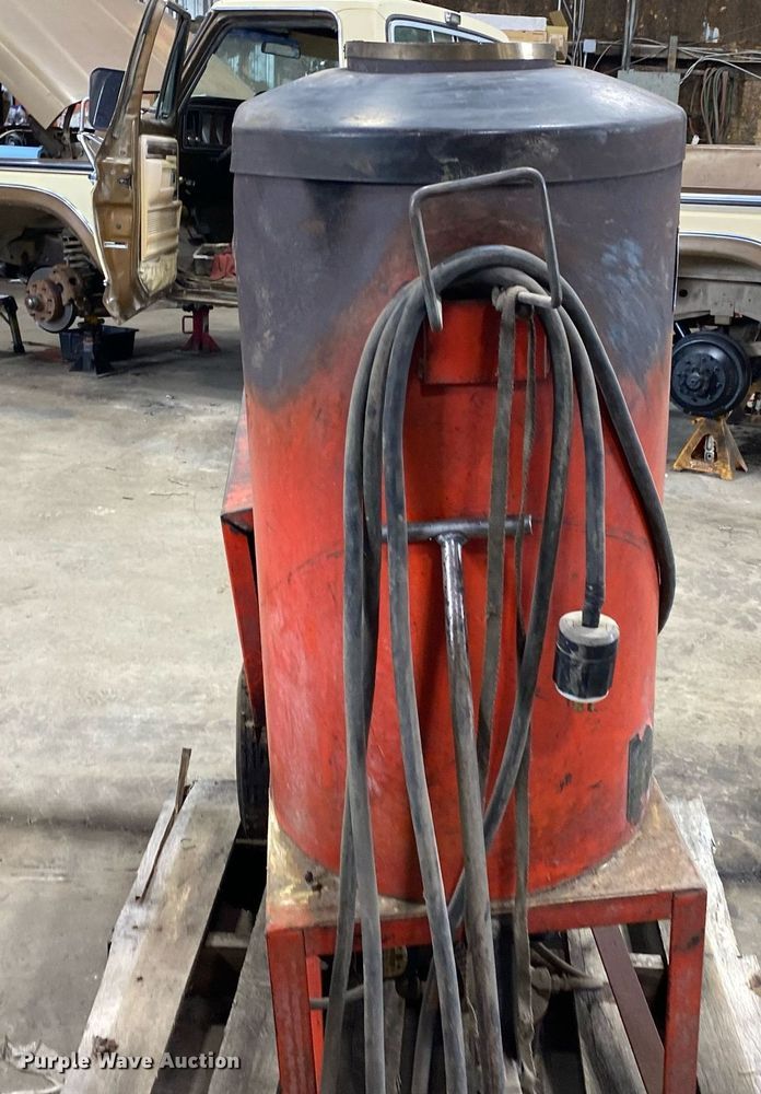 image for item DI7764 Hotsy  pressure washer